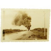Foto de un tanque soviético en llamas